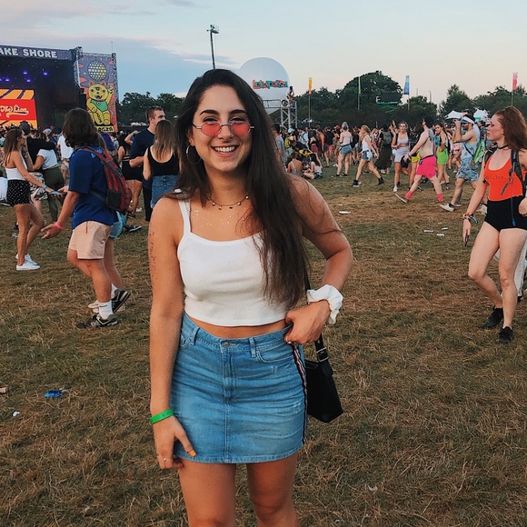 Profile Picture of Julia Ferreri (@jayferreri) on Poshmark