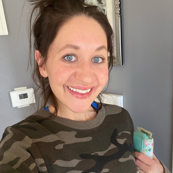 Profile Picture of Jessica Mazzucca (@jessicamazzucca) on Poshmark