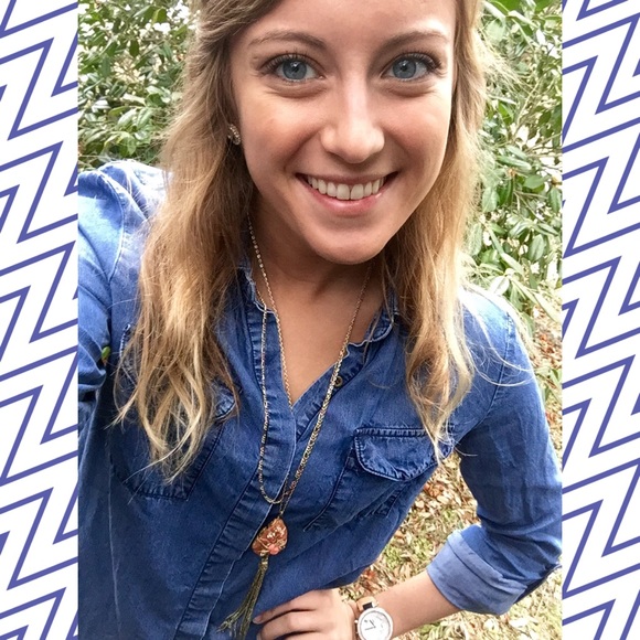 Profile Picture of Kaylee Driver (@kdriver2) on Poshmark