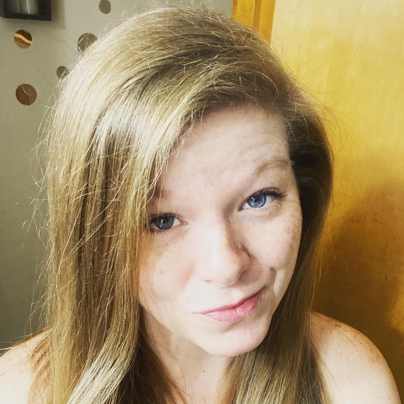 Profile Picture of Candi Morris (@rylanwy1) on Poshmark