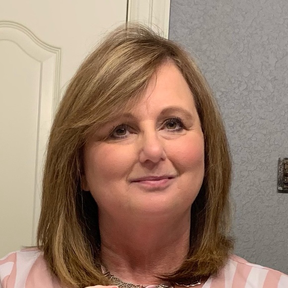 Profile Picture of Shellie Shaw-yingling (@shellielynette) on Poshmark