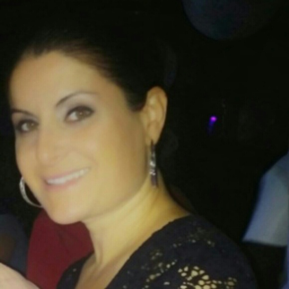 Luisa Soares - Poshmark Profile Picture of Luisa Soares (@acoreana) on Poshmark