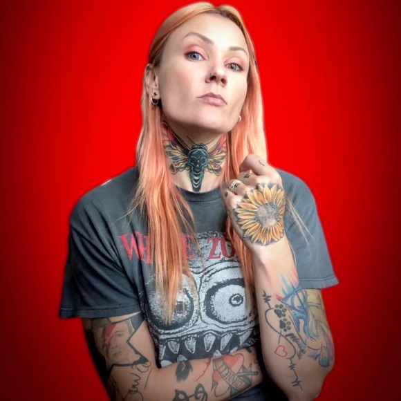 Profile Picture of Elle Spacey (@ellespacey) on Poshmark