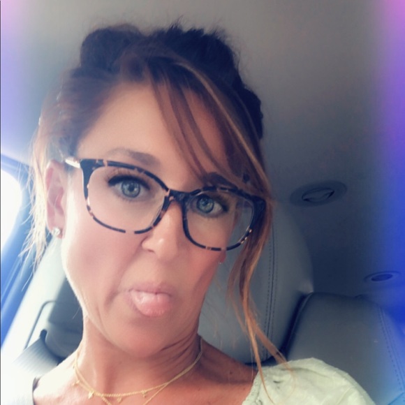 Profile Picture of Courtney Warren (@courtneycwarren) on Poshmark