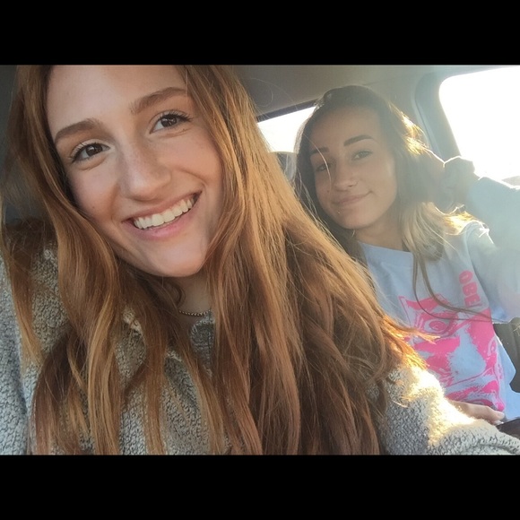 Profile Picture of Emma Dakoske (@emmdako) on Poshmark