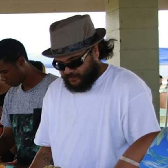 Profile Picture of Chris Oandasan (@ikaikaoandasan) on Poshmark