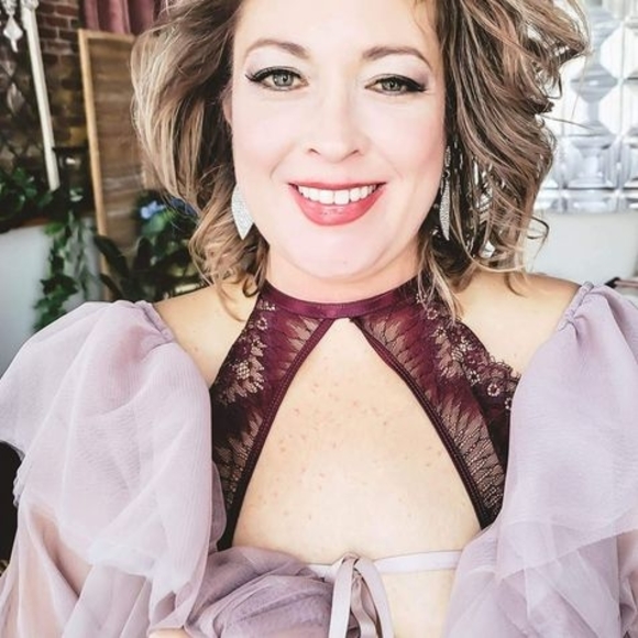 Profile Picture of Ashley Bragdon (@bragdonas) on Poshmark