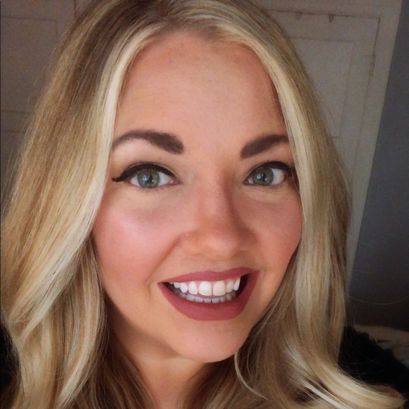 Profile Picture of Jeannette Pflughaupt (@j_pflughaupt) on Poshmark