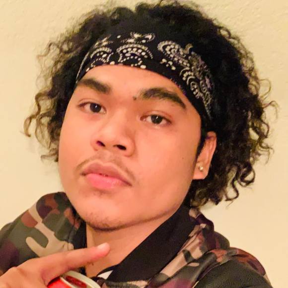 Profile Picture of Pius Jaxx (@piusjaxx) on Poshmark