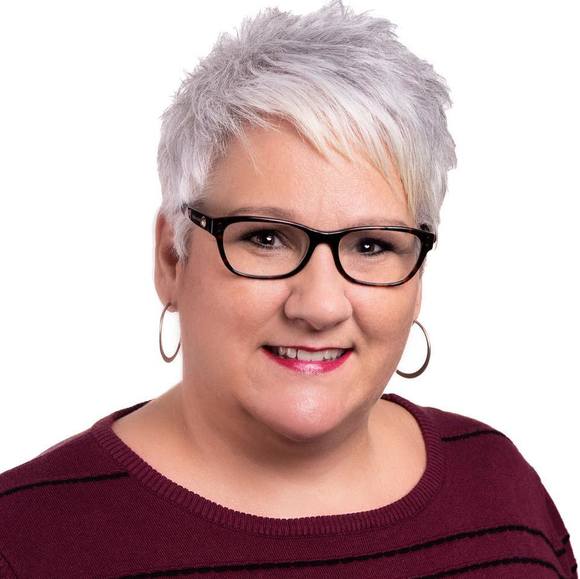 Profile Picture of Suzi Angier (@suzi8873) on Poshmark