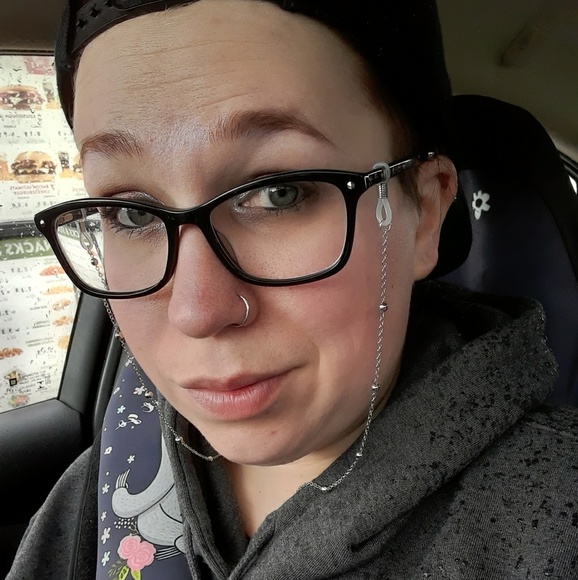 Profile Picture of Samantha Benson (@sami626) on Poshmark
