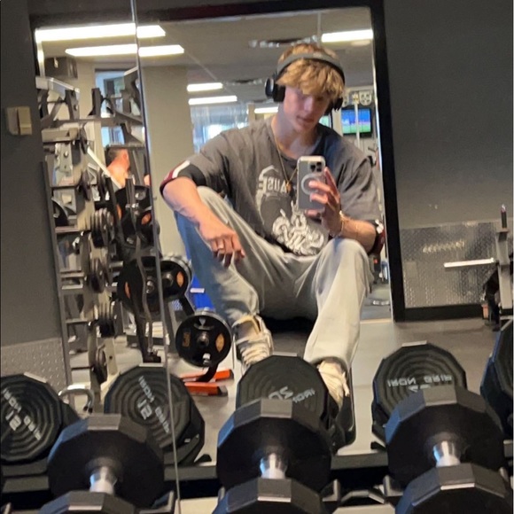 Profile Picture of Cohan Caflisch (@cohancaflisch) on Poshmark