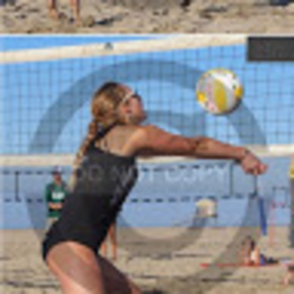 Profile Picture of Rachel Rahtz (@rachelrahtz) on Poshmark