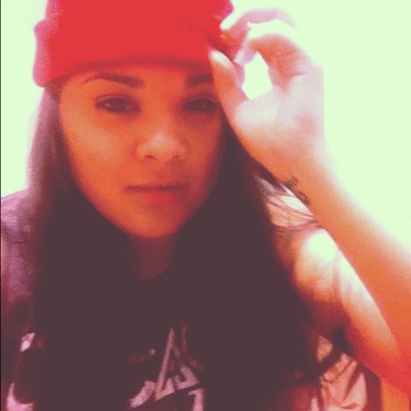 Profile Picture of Diana Vivanco (@dianavivanco18) on Poshmark