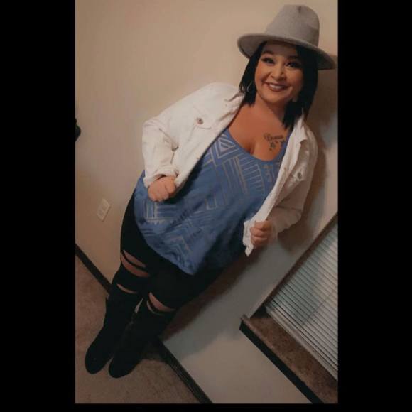 Profile Picture of Julie Daugherty (@juliedaugherty) on Poshmark
