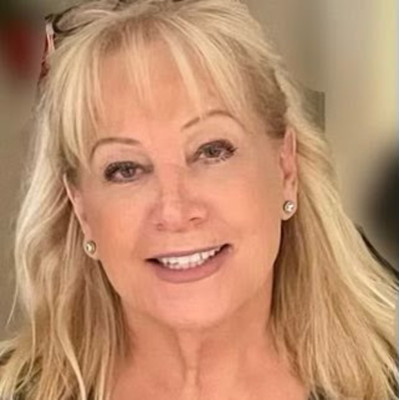 Profile Picture of Sandi Randono (@srandono) on Poshmark