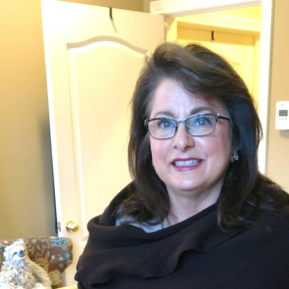 Profile Picture of Paula Frizzell (@pcfrizz) on Poshmark