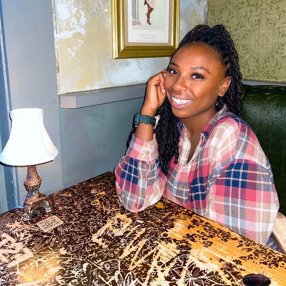 Profile Picture of Georgianna Thomas (@gthomas1442) on Poshmark