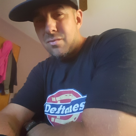 Profile Picture of Daniel Omar (@danielomar899) on Poshmark