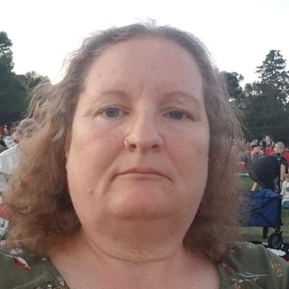 Profile Picture of Lisa Lint (@hisbirdie1001) on Poshmark