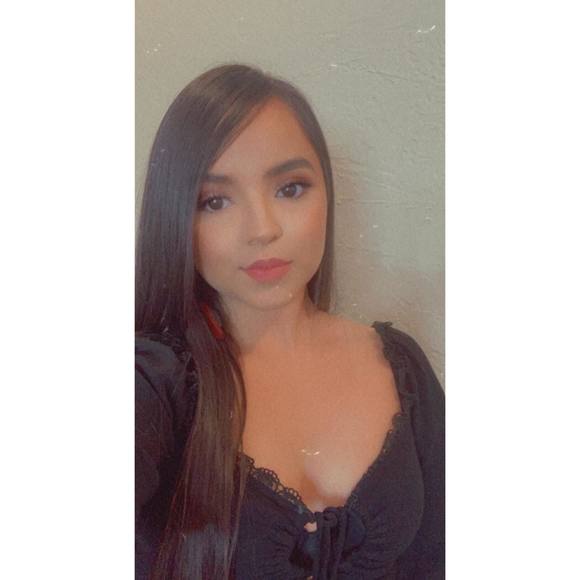 Profile Picture of Mireya Alvarez escobedo (@mireyaalvare759) on Poshmark