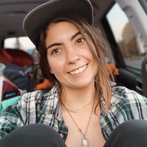 Profile Picture of Jena Thomas (@jenaroseee) on Poshmark