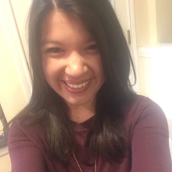 Profile Picture of Miranda Yung (@myung18) on Poshmark