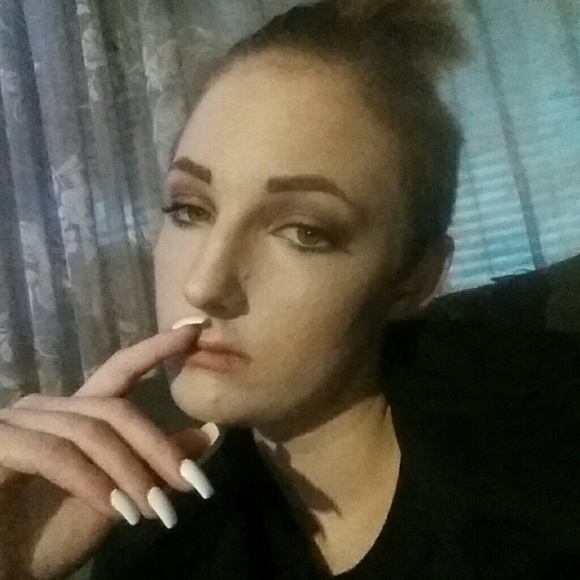 Profile Picture of Jessica Bloomquist (@jessbsterling) on Poshmark