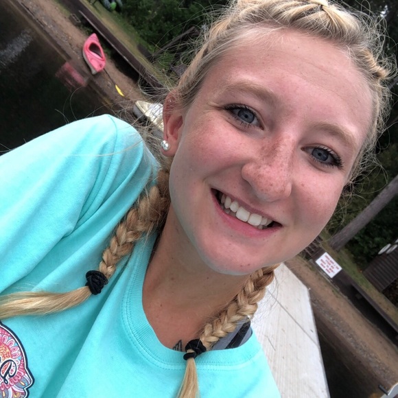 Profile Picture of Bailey Downing (@bdowning10) on Poshmark