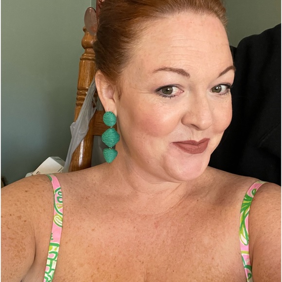 Profile Picture of Rachael Bagienski (@gritsinalaska) on Poshmark