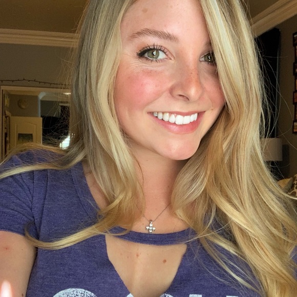 Nicole Misemer - Poshmark Profile Picture of Nicole Misemer (@nicolemisemer) on Poshmark