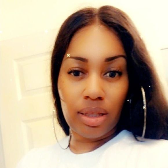 Profile Picture of Amber Woolfolk (@istrut85) on Poshmark