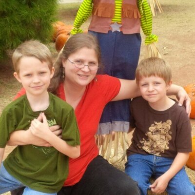 Profile Picture of Amanda Weems (@weemdogswife) on Twitter