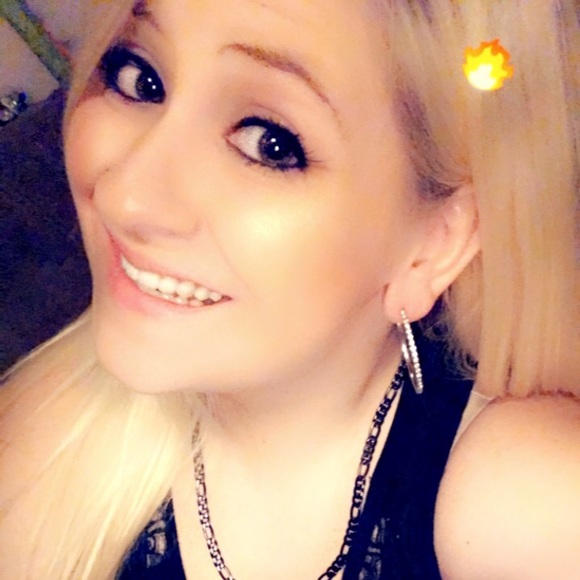 Profile Picture of Heather Lonidier (@halebug92) on Poshmark