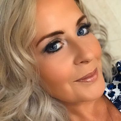 Profile Picture of Angela McCue  💙 (@Missdameanour) on Twitter