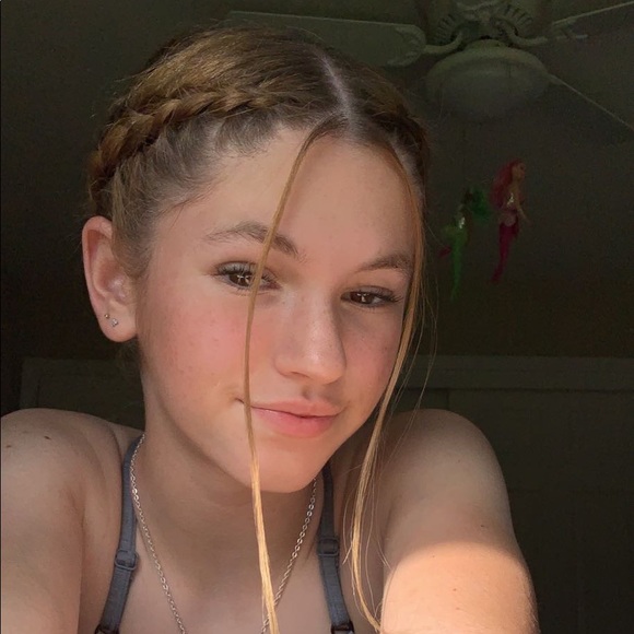 Profile Picture of Charlotte Fuhs (@charlottefuhs) on Poshmark