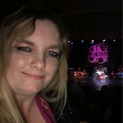 Profile Picture of Beth Ann Mosher (@Sandydaisy33) on Twitter