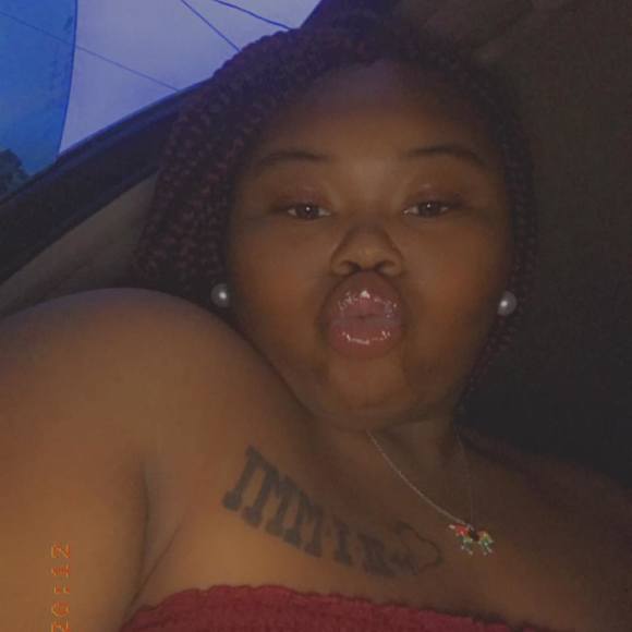 Profile Picture of Shuna Shynque (@shunaaaaa) on Poshmark