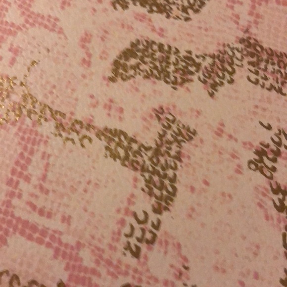 Profile Picture of Katerina Hetelekides (@pink_gold) on Poshmark