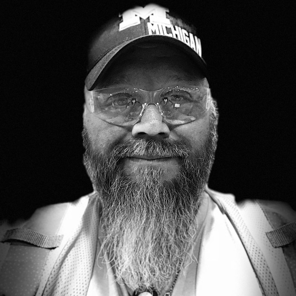 Profile Picture of Johnny Alexander (@bruiser013) on Poshmark