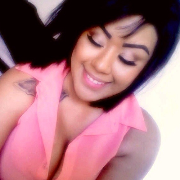 Profile Picture of Yesenia Calixto (@y3ssiie) on Poshmark