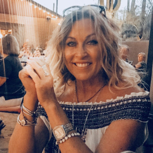 Profile Picture of Le ann Manhardt (@lemanhardt) on Poshmark