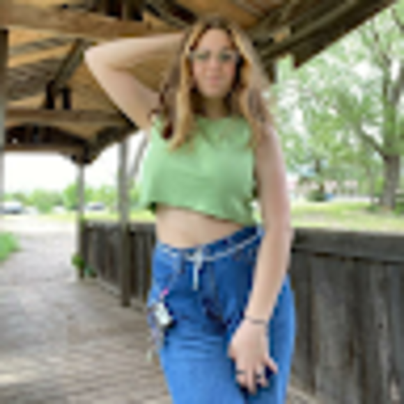 Profile Picture of Lily Robison (@22lilyrobison) on Poshmark