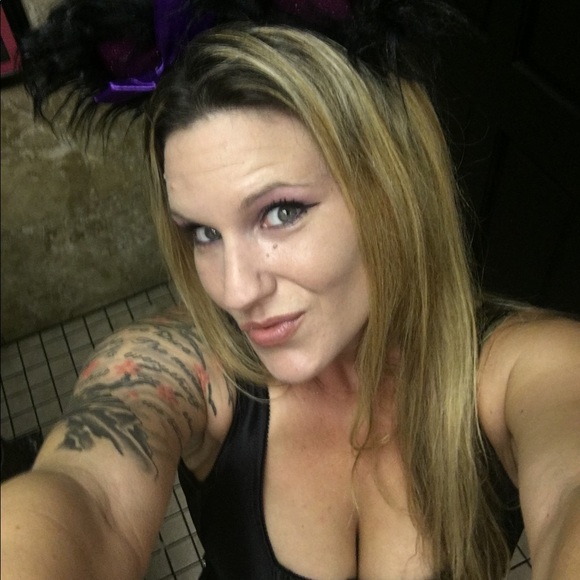 Profile Picture of Sheree Gray (@shereegray27) on Poshmark