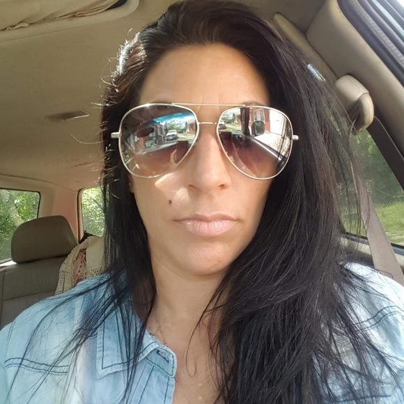 Profile Picture of Mindy Kosanke (@mindykosanke) on Poshmark