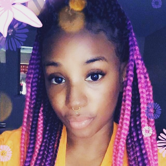 Profile Picture of Shamaine Moore (@shamaine87) on Poshmark