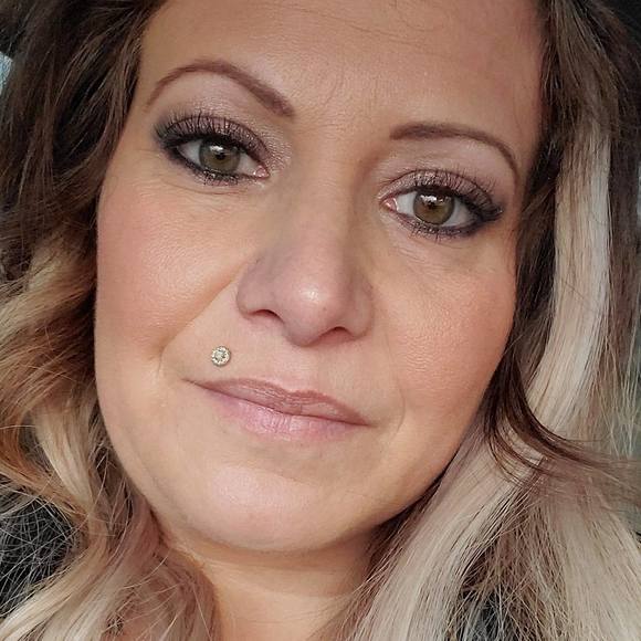 Poppi Rischelle - Poshmark Profile Picture of Poppi Rischelle (@poppiris) on Poshmark