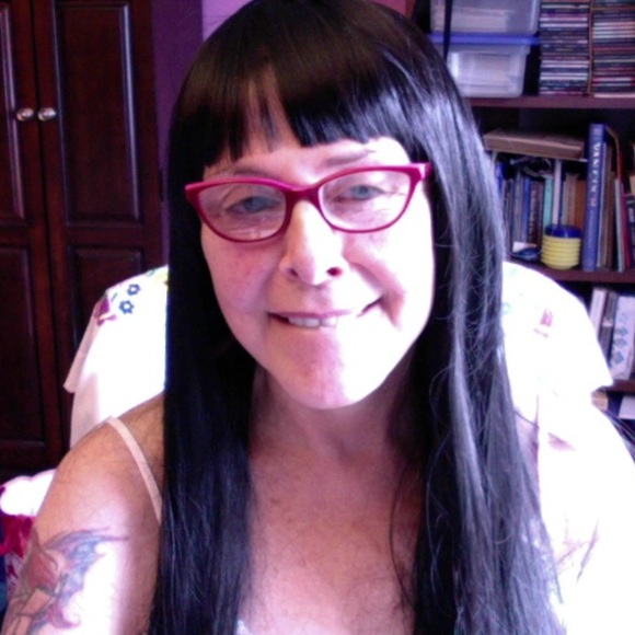 Profile Picture of Violetwrites Leftow (@violetwrites) on Poshmark