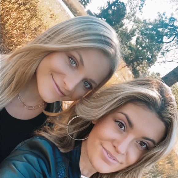 Profile Picture of Shelby Schumacher (@shelbyschu225) on Poshmark