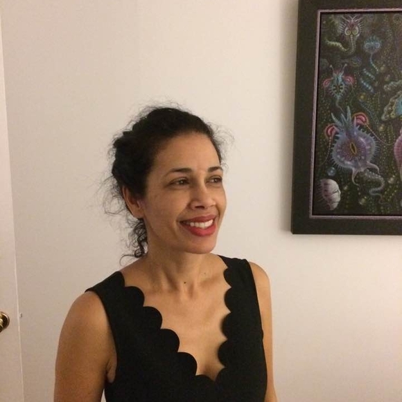 Profile Picture of Arlene Wong (@avkamr) on Poshmark